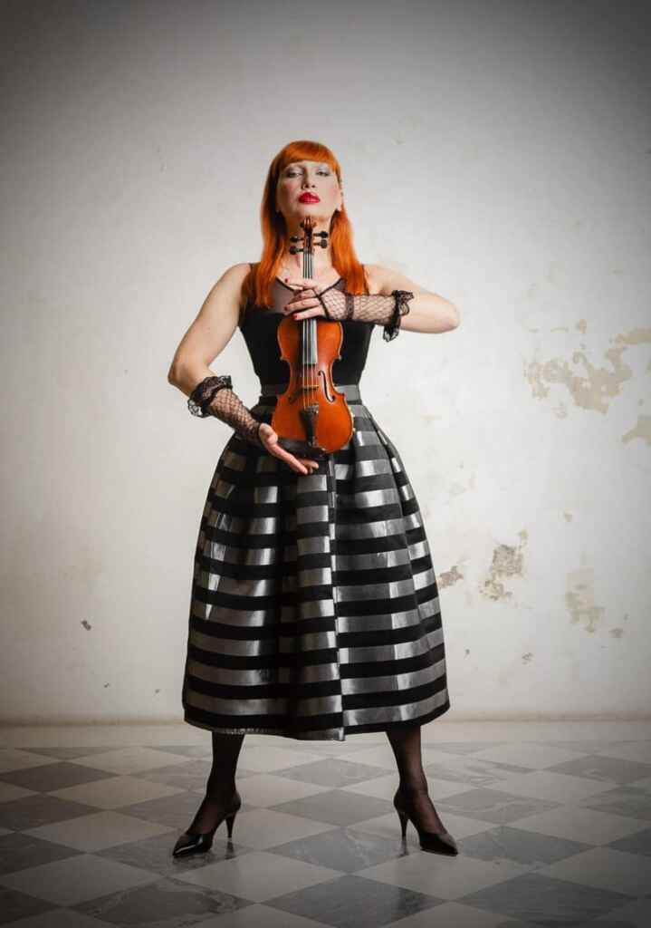 E’ disponibile da oggi il videoclip del nuovo singolo della cantautrice violinista Erma Pia Castriota in arte H.E.R