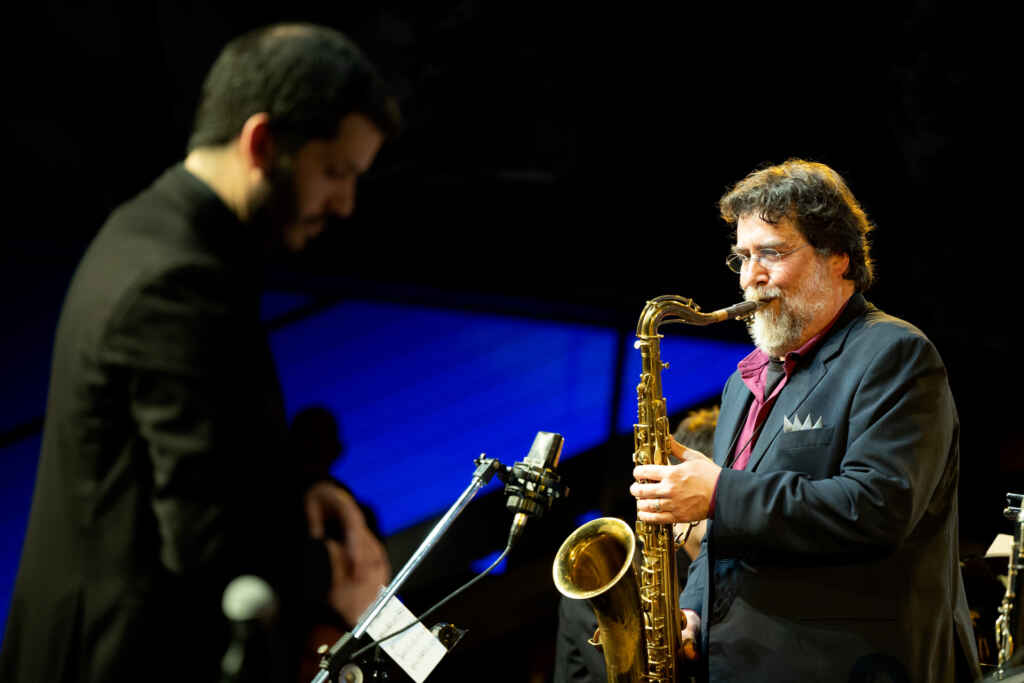 La Civica Jazz Orchestra diretta da Luca Missiti  domenica 7 aprile al Blue Note di Milano  con Emanuele Cisi special guest al sax
