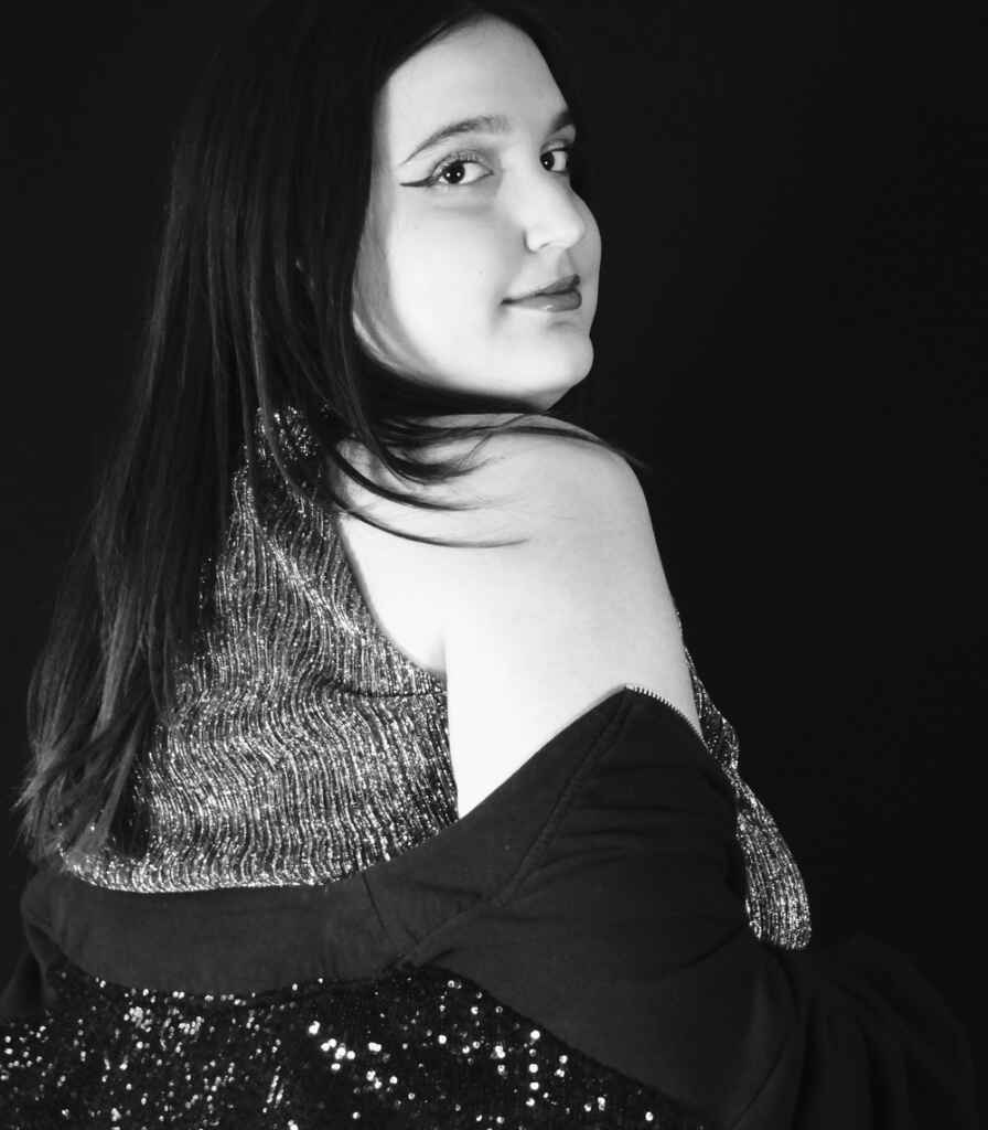 Laura Sorbello affronta il dolore della perdita per rinascere nel suo primo singolo, “Perdersi Dentro”