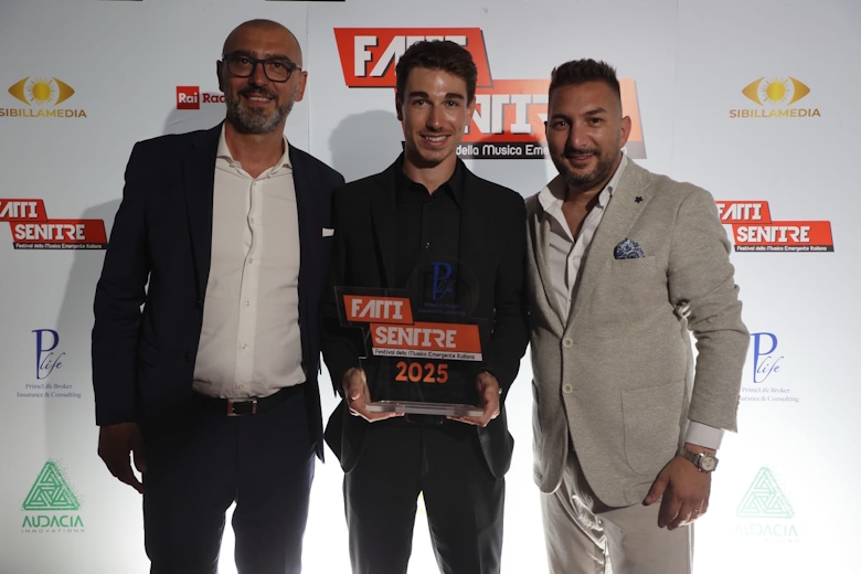 Bosio ospite durante la finale di Fatti Sentire Festival 2025 in onda su Rai 2 il 5 agosto