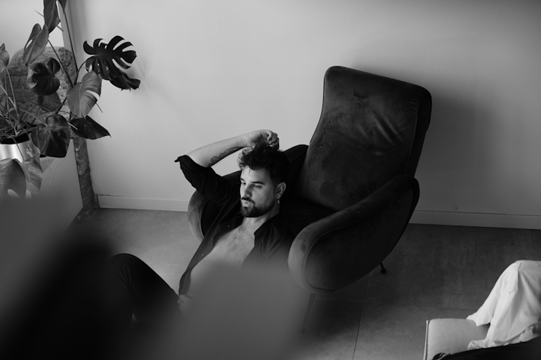 Un caffè con Gianluca Amore  tutto sulla sua vita e su “Sangria”