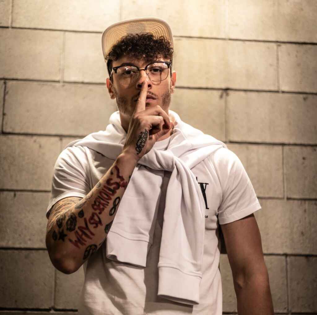 Dal 14 bis al rap: Alex Spedicato, in arte Saraso, racconta il suo riscatto in “Sud Italia Freestyle”