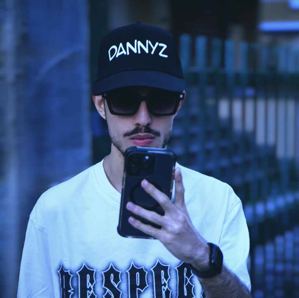 Dai messaggi dei suoi fan, nasce il nuovo singolo: DannyZ e la generazione delle chat rimaste aperte