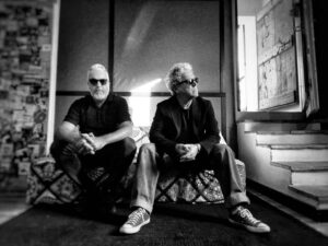 ‘UNDERDOGS Vol. 1’, IL NUOVO ALBUM DI MORA & BRONSKI, UN OMAGGIO MODERNO ALLE RADICI AMERICANE