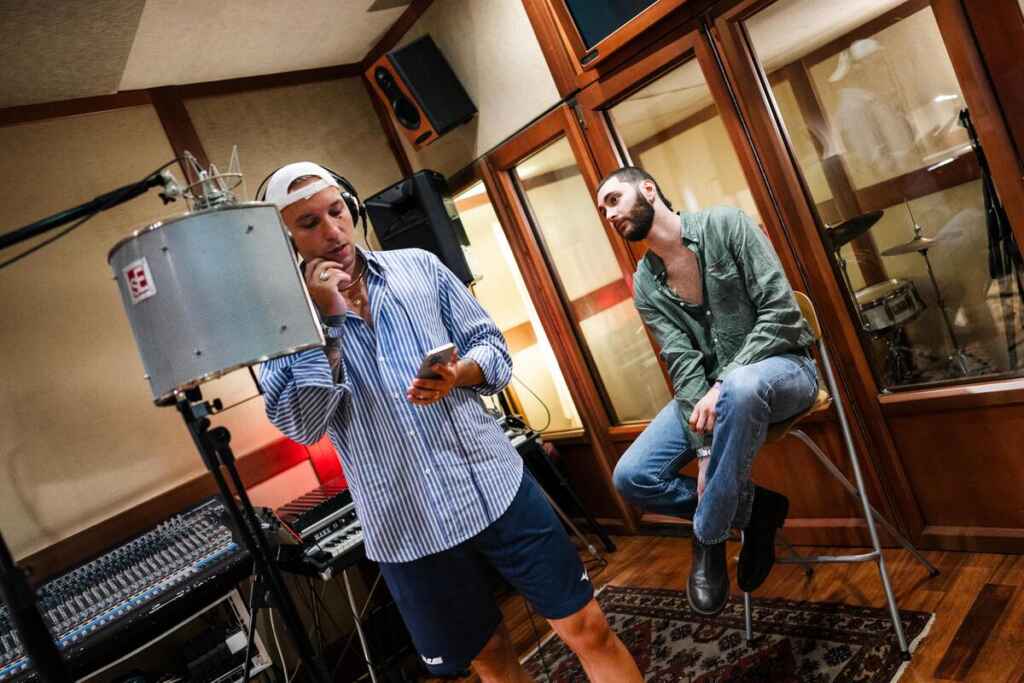 Cyrus & Briga: anche gli uomini piangono, ma non li racconta mai nessuno. “Fragile” rompe il silenzio sulla fragilità maschile