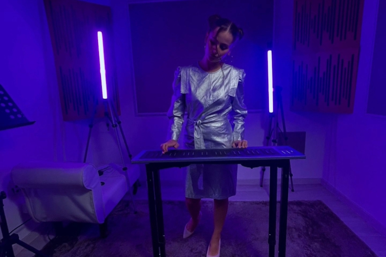 Da “Contro il tempo” a tutta la sua vita, giù la maschera per Blue Rose