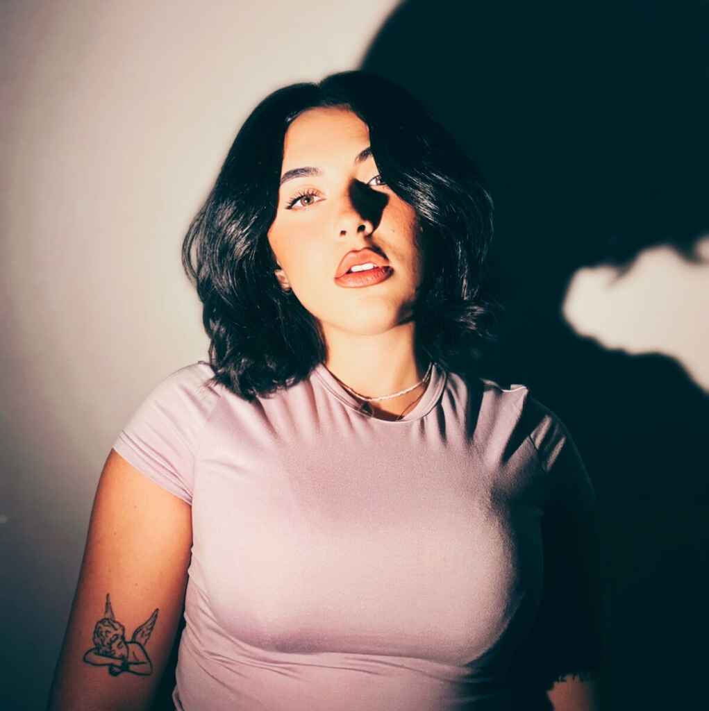 I giovani sanno riconoscere le relazioni tossiche negli altri, ma non quando le vivono in prima persona: LUVI canta il “Veleno” della dipendenza che precede l’affermazione di sé