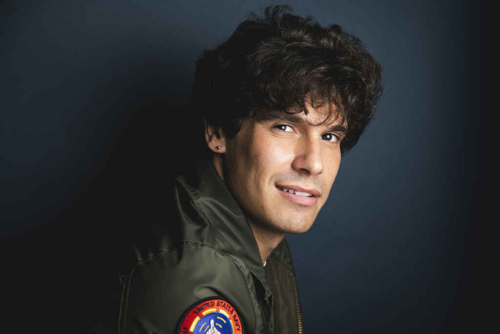 Insegnante di inglese, attore e cantautore: Sergio Melone trasforma le storie mai accadute nella sua opera più matura