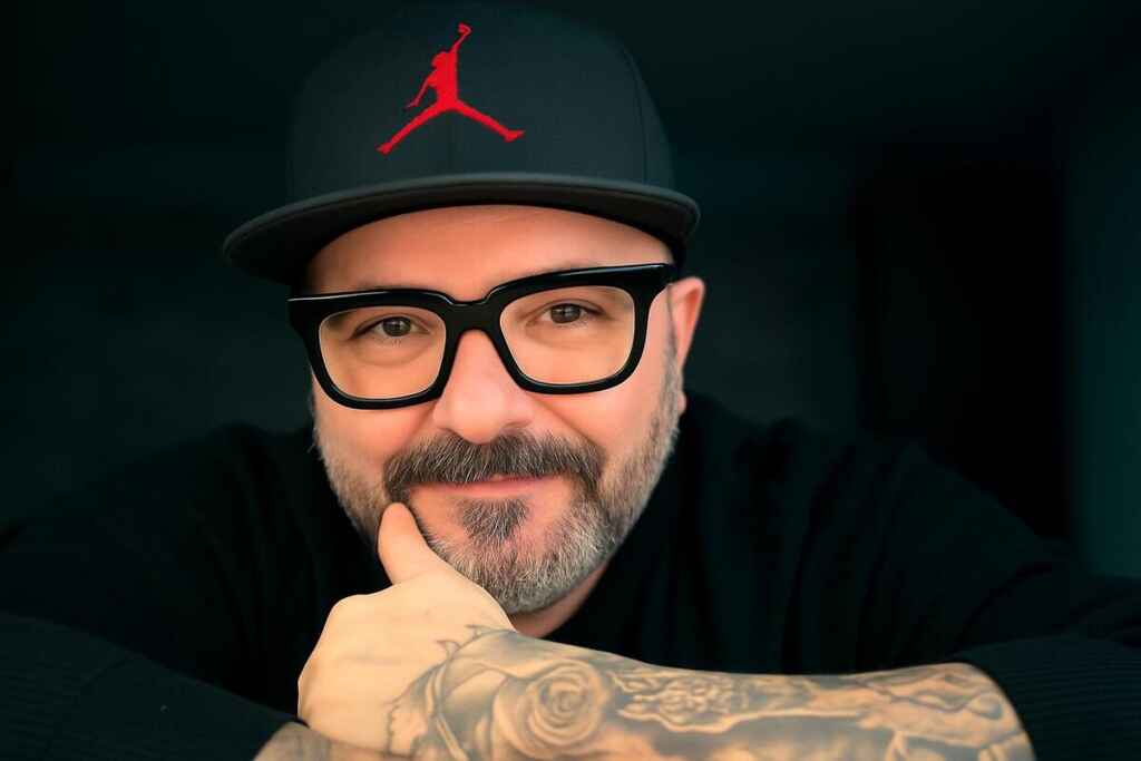 La factory di Eros Ramazzotti ha una nuova penna che riporta la parola al centro del pop italiano: Cinado