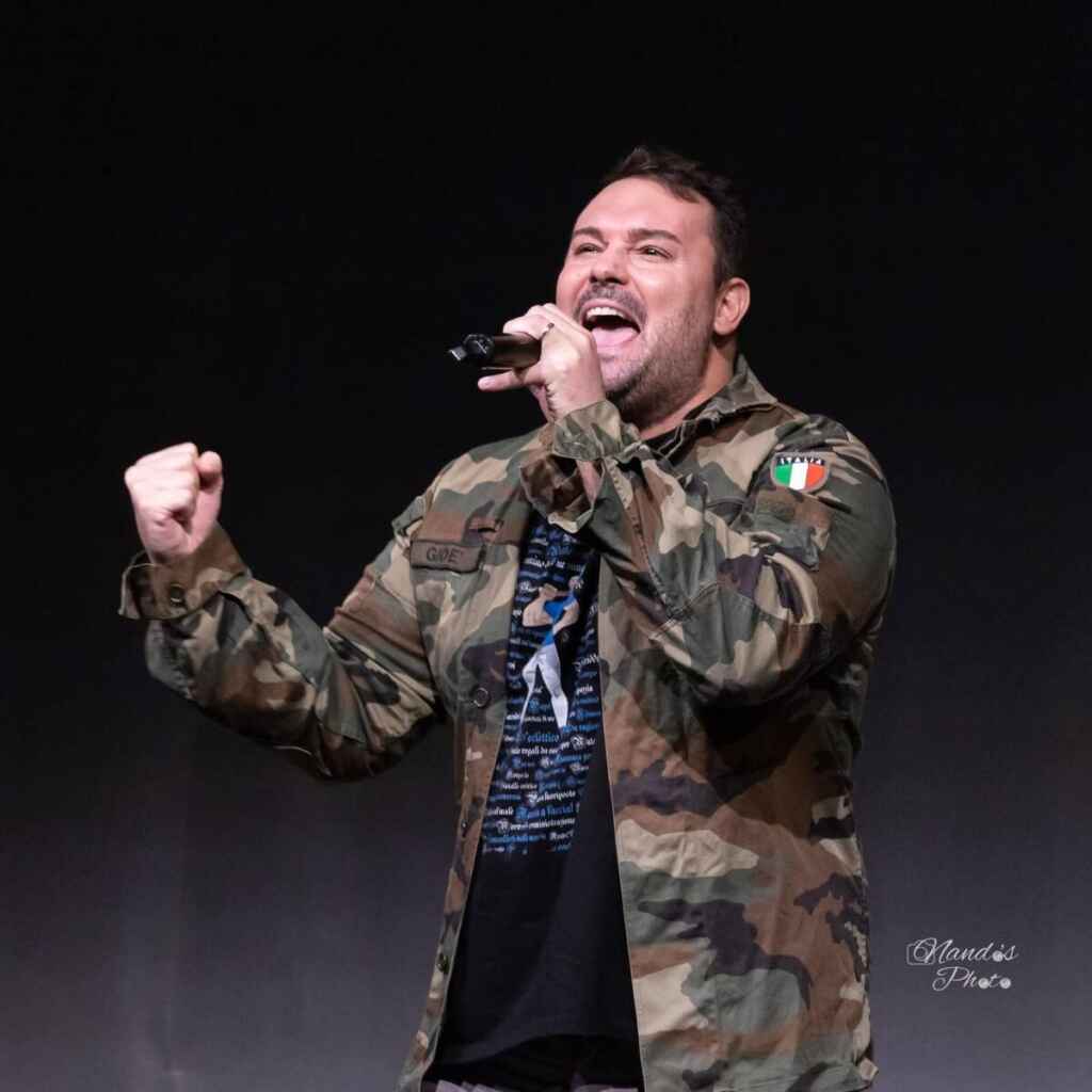 Mafia, migrazione, identità e necessità di ricordare. “Piramide” di Andrea Gioè è una pugnalata nel petto della retorica