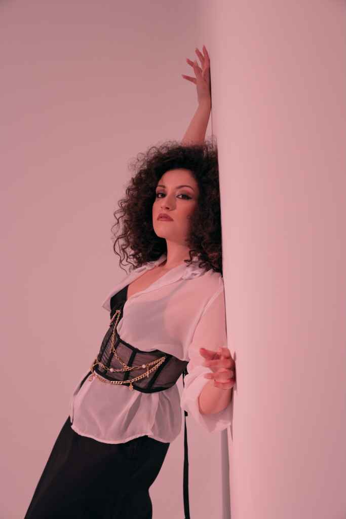 Alessandra Latino: “Pace all’Inferno”, il singolo dell’EP con il sostegno di NUOVOIMAIE