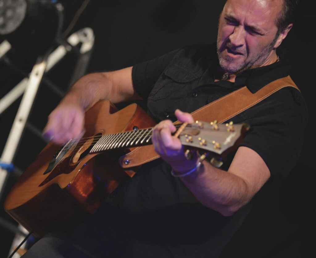 “‘O Scemanfù”, il primo inedito da solista di Antonio De Carmine Principe