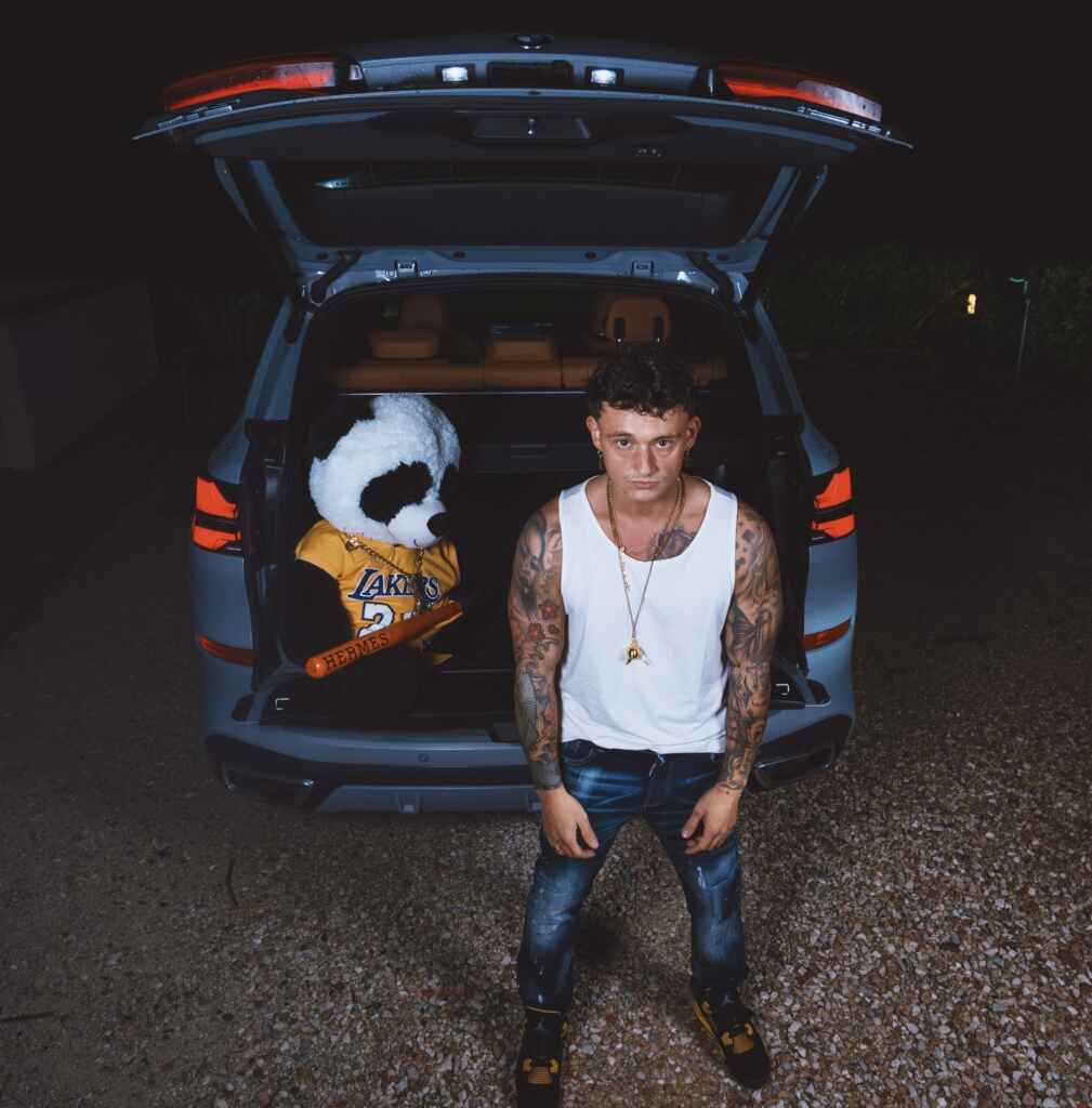 “Con te”, l’omaggio luminoso di Exu Nathan a chi non c’è più