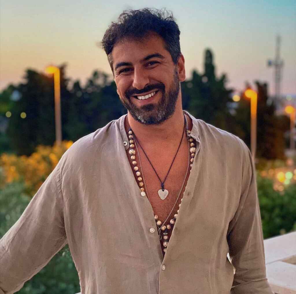 Il sarto della musica italiana Radiosuoff cuce sogni e neve su una Bari inedita