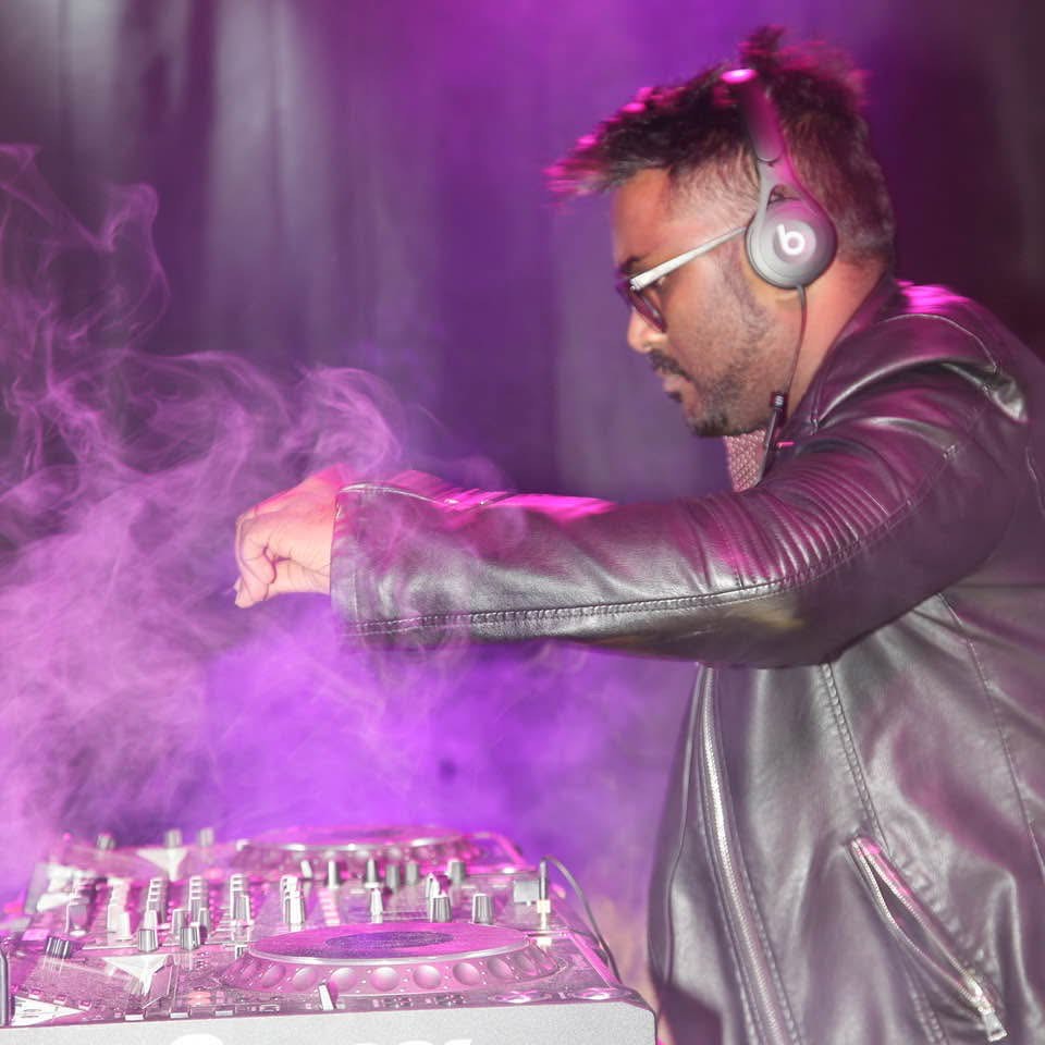 L’amore prima delle notifiche: quando l’intimità passava dalla pelle, non dallo schermo