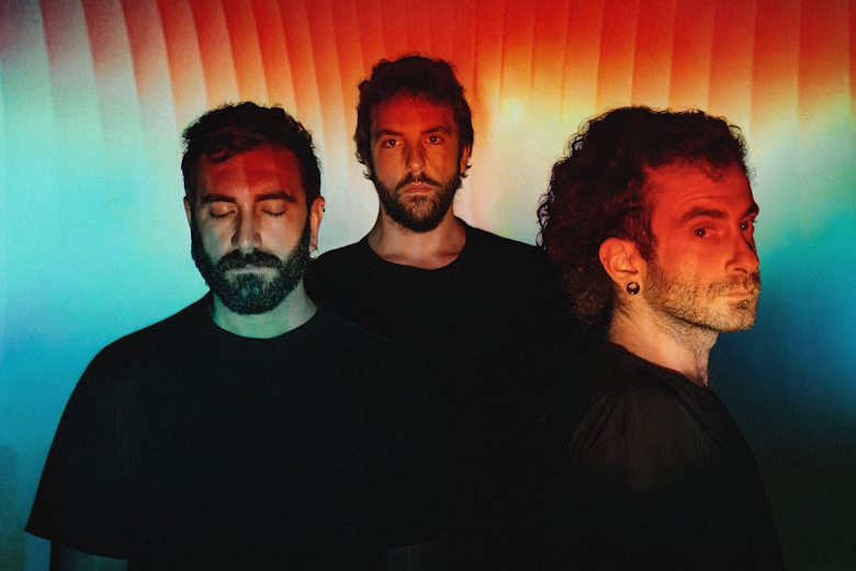 Da “Noir” a tutta la sua vita, giù la maschera per Chinò e il mare