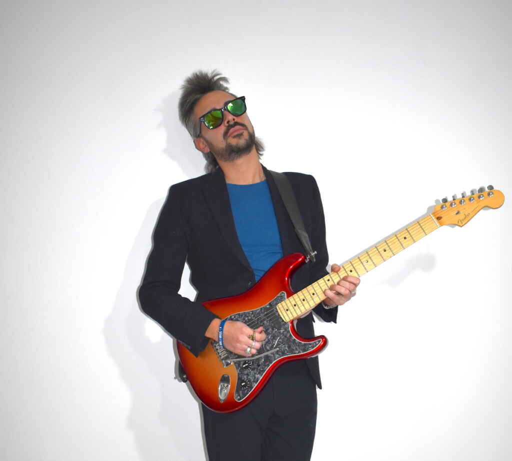 Da Orione a ’o rione: “Gravità Zero” di Eric Mormile è una crociera d’esosfera in puro stile MTV Pop