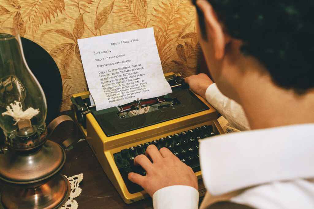 “La cometa di Halley”, il brano swing pop di John Freedom