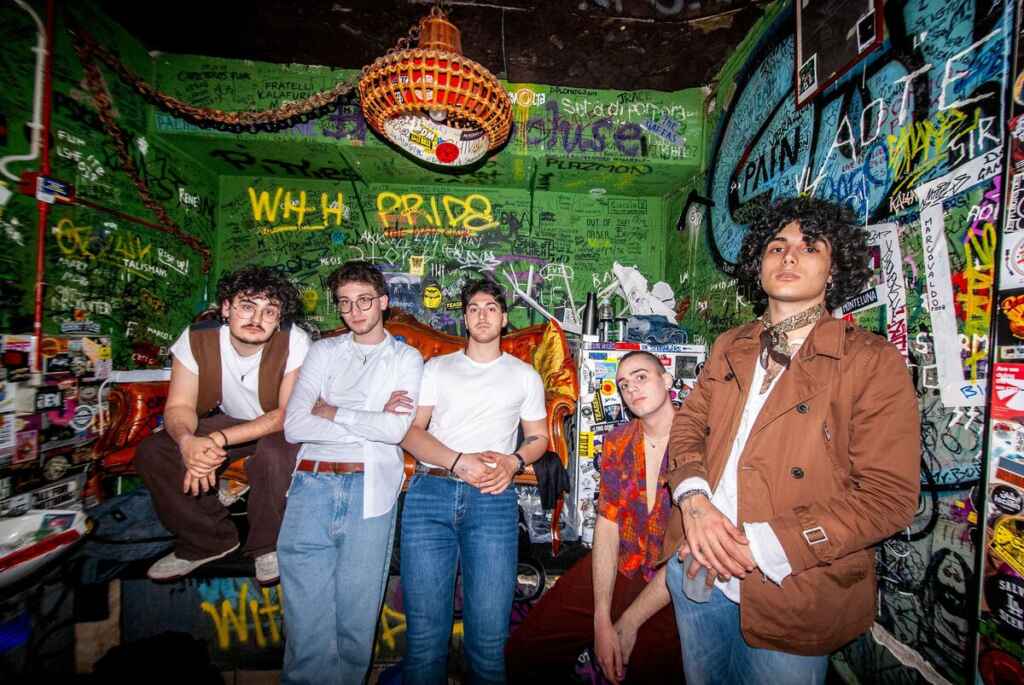 L’hard rock dei Crushed Fingers e il diritto alla dissipazione come antidoto alla paralisi generazionale