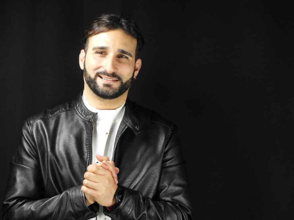 Tra Mazara e la Tunisia, la ballata di un sognatore che ha smesso di nascondersi