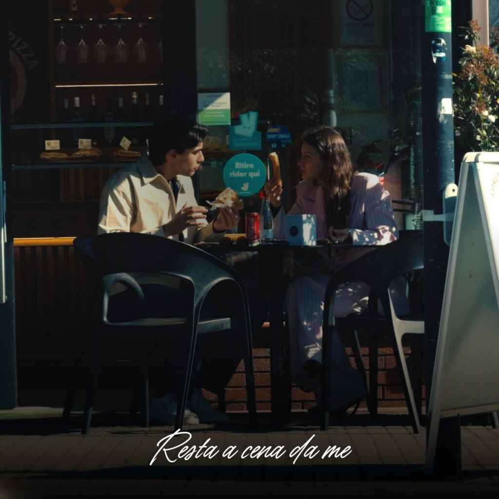 “Resta a cena da me”, il singolo pop rock di RiveRs e Federico Cacciatori
