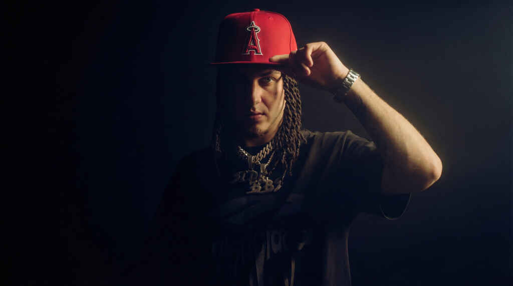 Cinque tracce in meno di otto minuti e una città che cambia faccia a ogni ora: Side BBS torna con “Milano Switch”