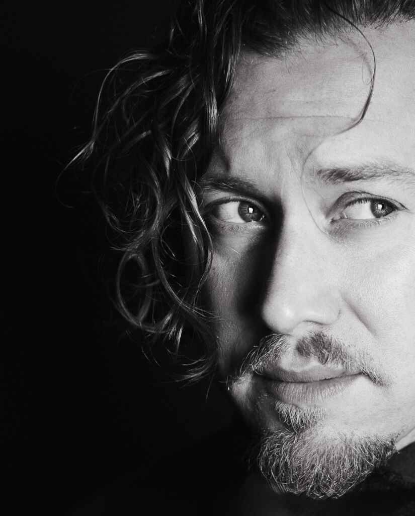 La paternità nell’epoca dell’iper-attivazione: Papi· On pubblica “Euforia” e racconta la generazione “sempre ON”