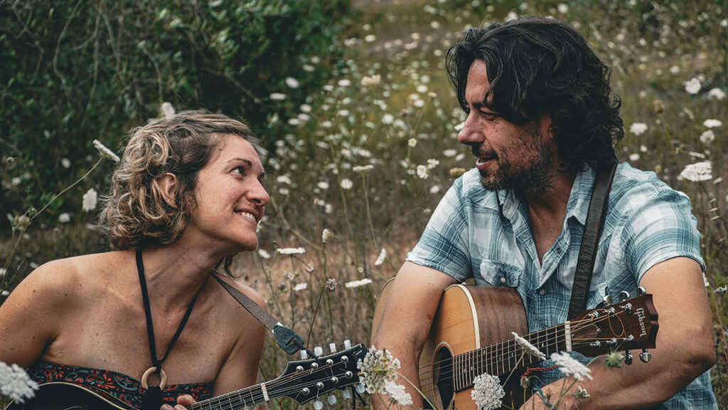 STEFANO DENTONE CON IL SUO SUNDANCE DUO PUBBLICA ‘THE SEAGULL & THE 7 SISTERS’, IL NUOVO ALBUM DOVE ESPLORA LA TRADIZIONE AMERICANA