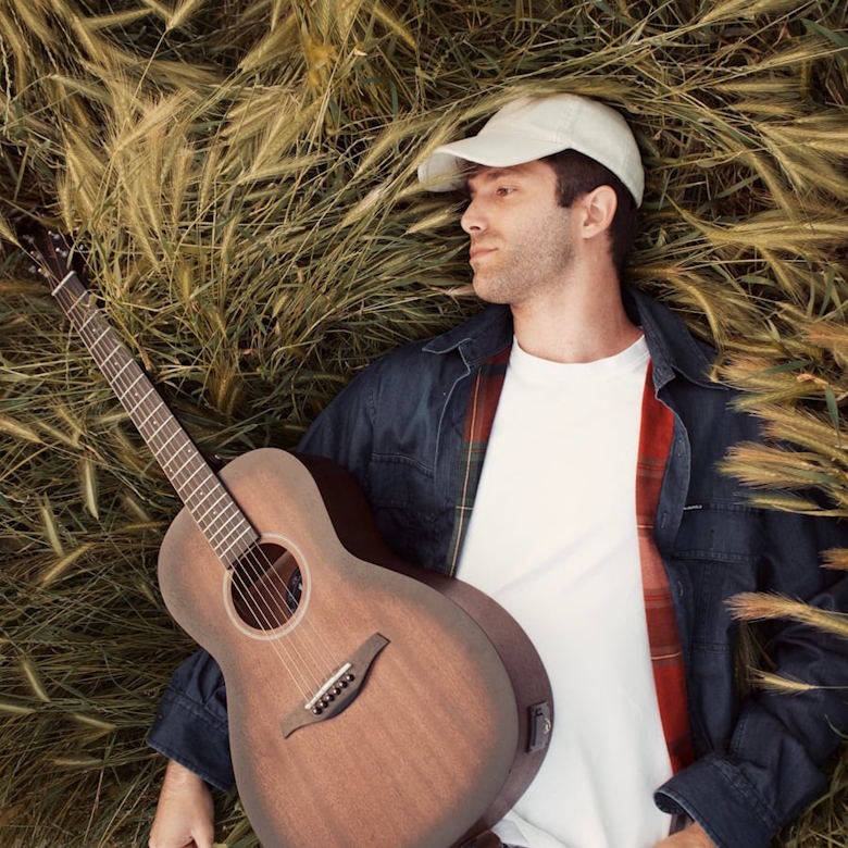 Uno spritz con Santelmo eccezionale artista, vita e curiosità partendo da “Che ridere” (acoustic version)